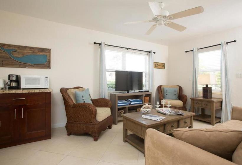 Sunny Shores Inn & Suites