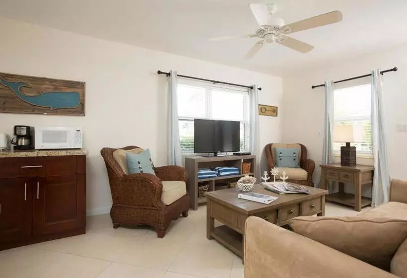 Sunny Shores Inn & Suites