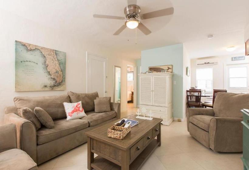 Sunny Shores Inn & Suites