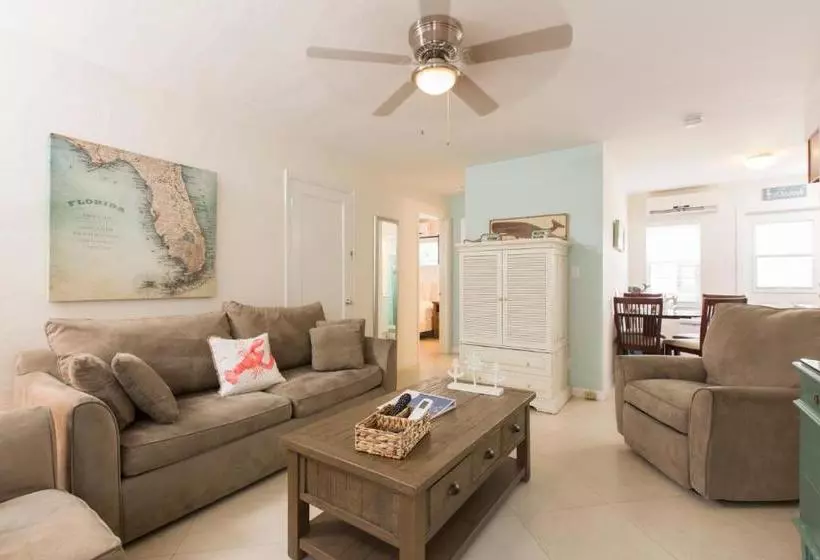 Sunny Shores Inn & Suites