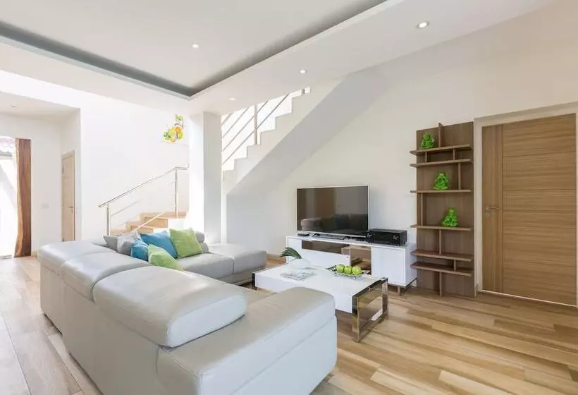 Beachside Villa Mojito