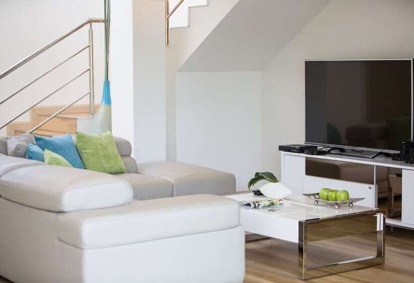 Beachside Villa Mojito