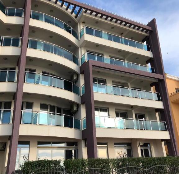 هتل Apartmani Zara