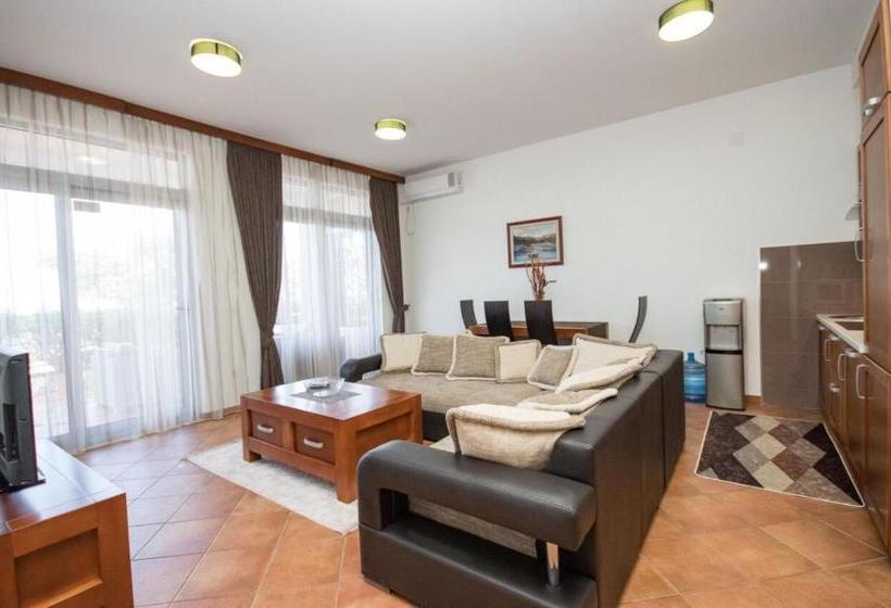 هتل Apartmani Zara