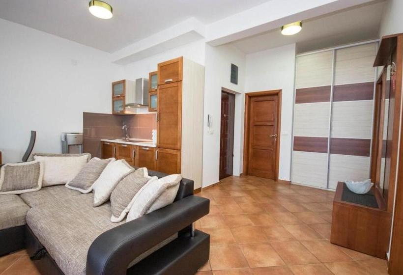 هتل Apartmani Zara