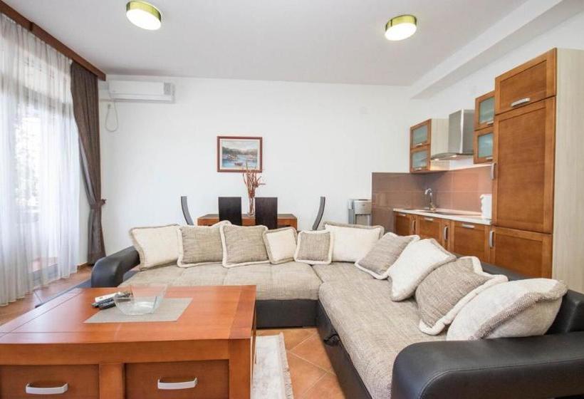 هتل Apartmani Zara