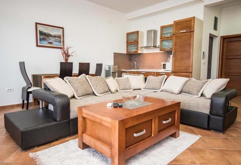 هتل Apartmani Zara