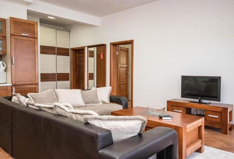 هتل Apartmani Zara