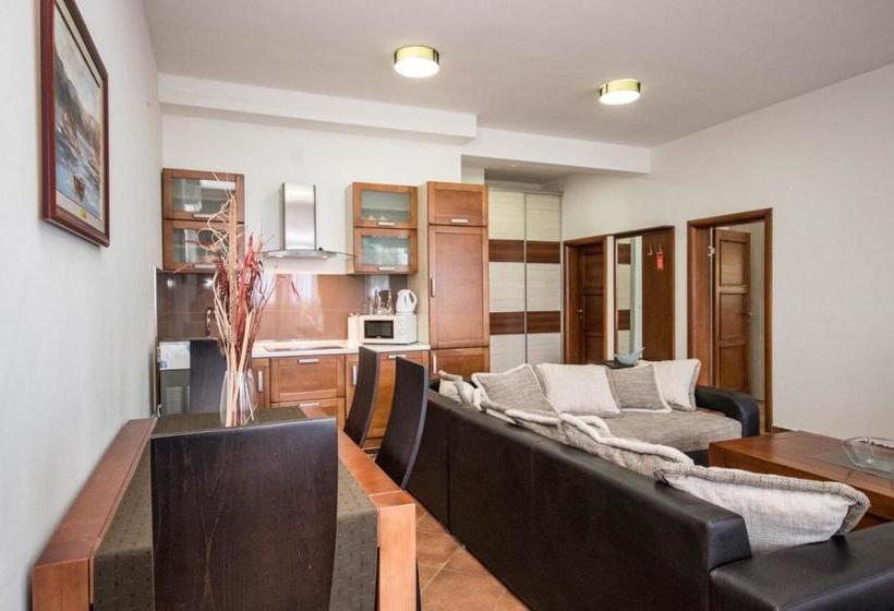 هتل Apartmani Zara