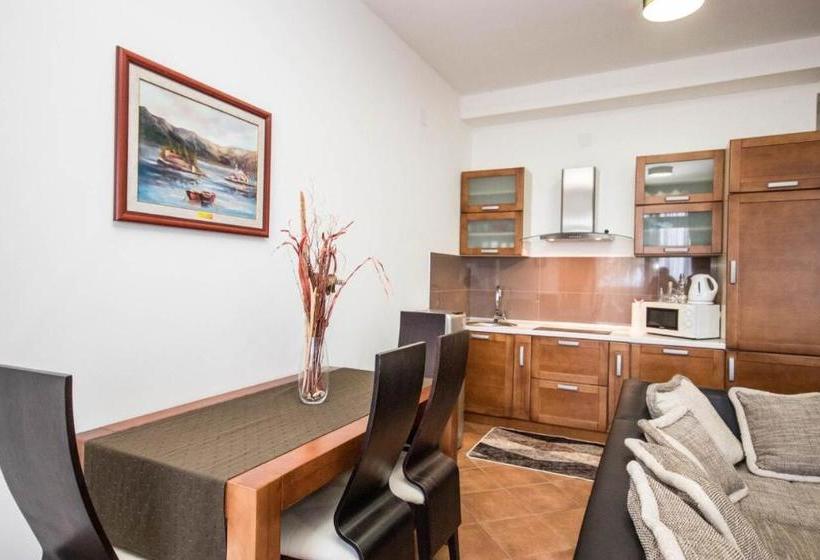 هتل Apartmani Zara