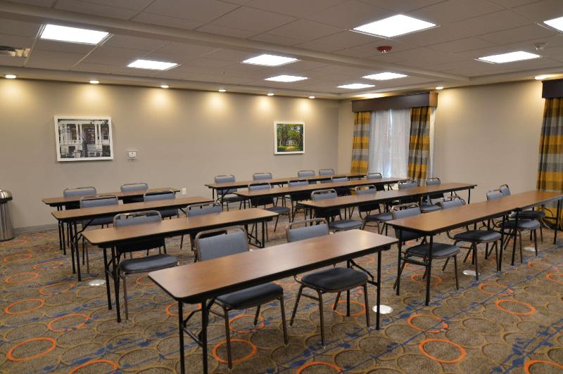 酒店 Wyndham Garden New Roads / False River