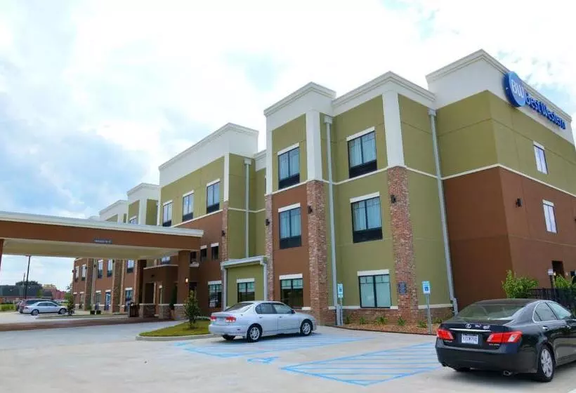 Hotelli Wyndham Garden New Roads / False River