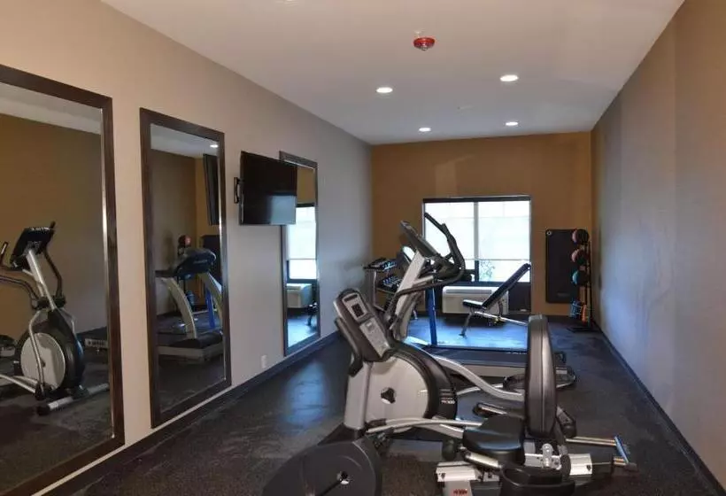 Hotelli Wyndham Garden New Roads / False River