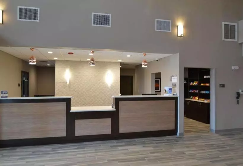 Hotelli Wyndham Garden New Roads / False River