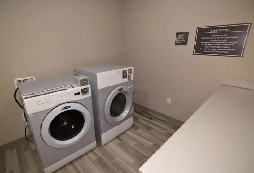 Hotelli Wyndham Garden New Roads / False River