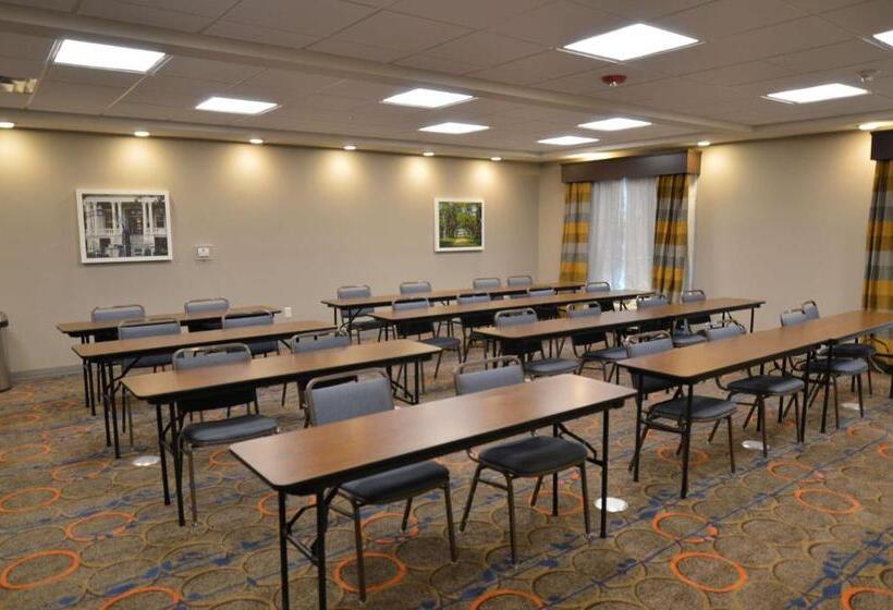 酒店 Wyndham Garden New Roads / False River