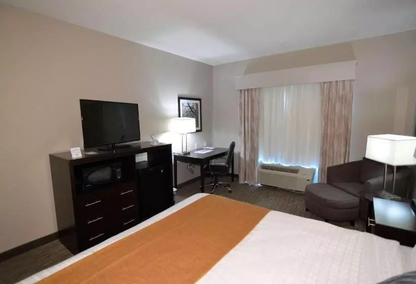 Hotelli Wyndham Garden New Roads / False River