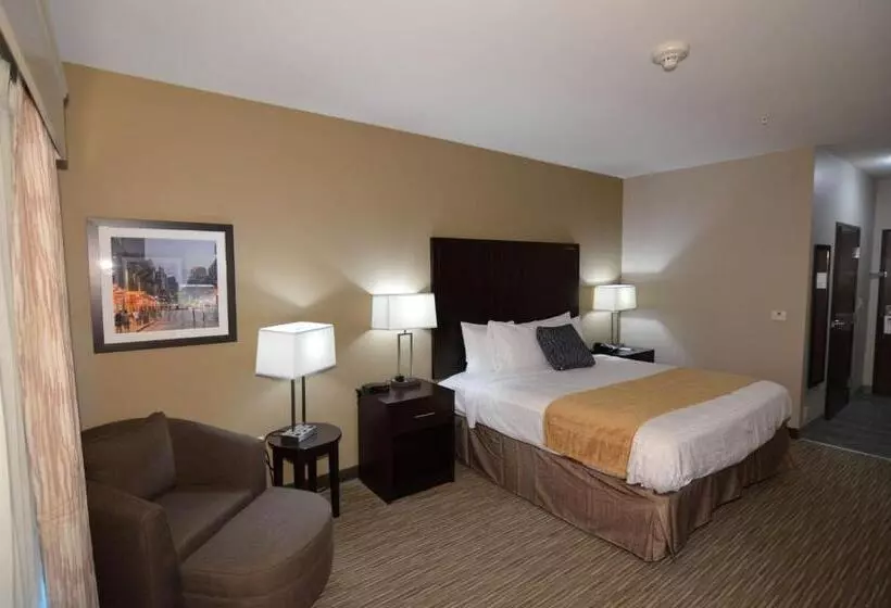 Hotelli Wyndham Garden New Roads / False River