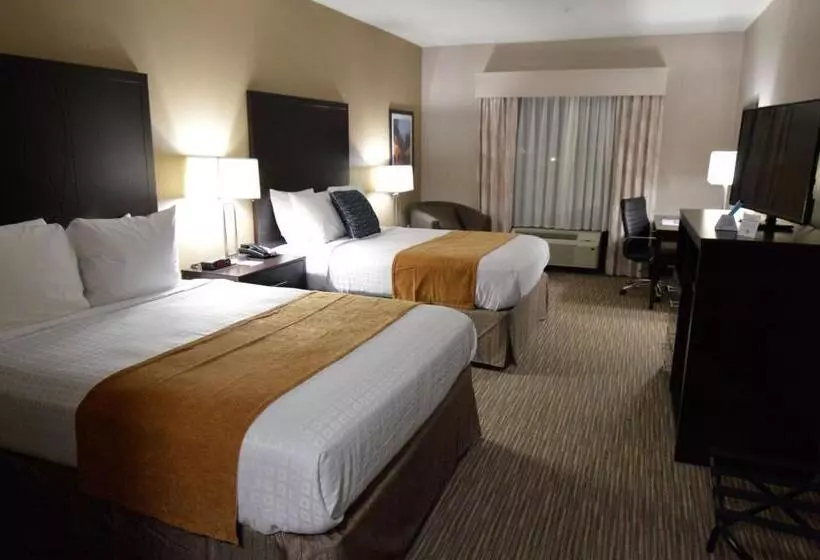 Hotelli Wyndham Garden New Roads / False River