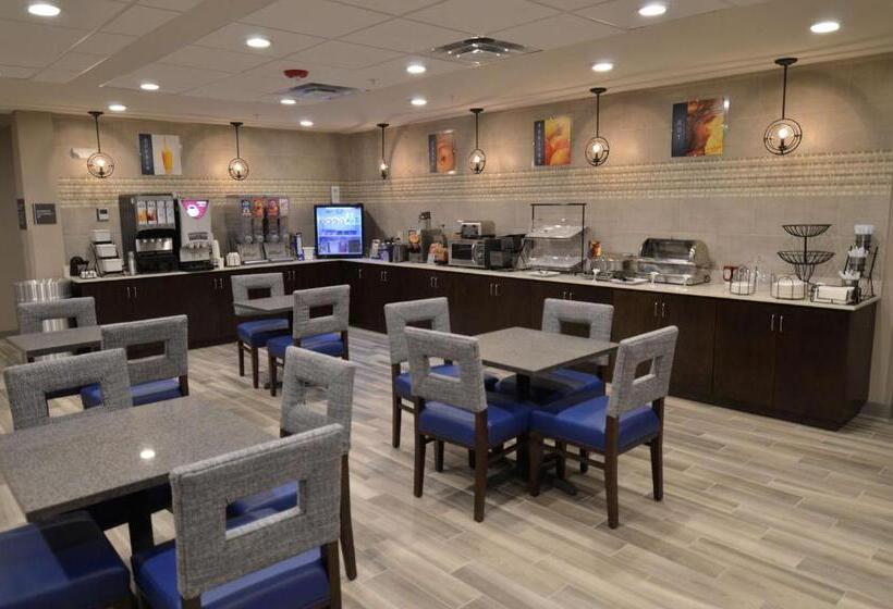 酒店 Wyndham Garden New Roads / False River