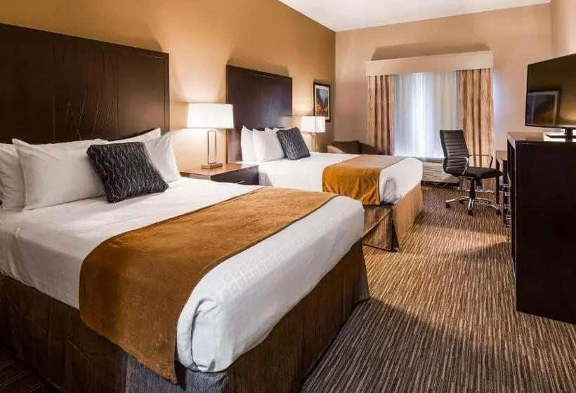 Hotelli Wyndham Garden New Roads / False River