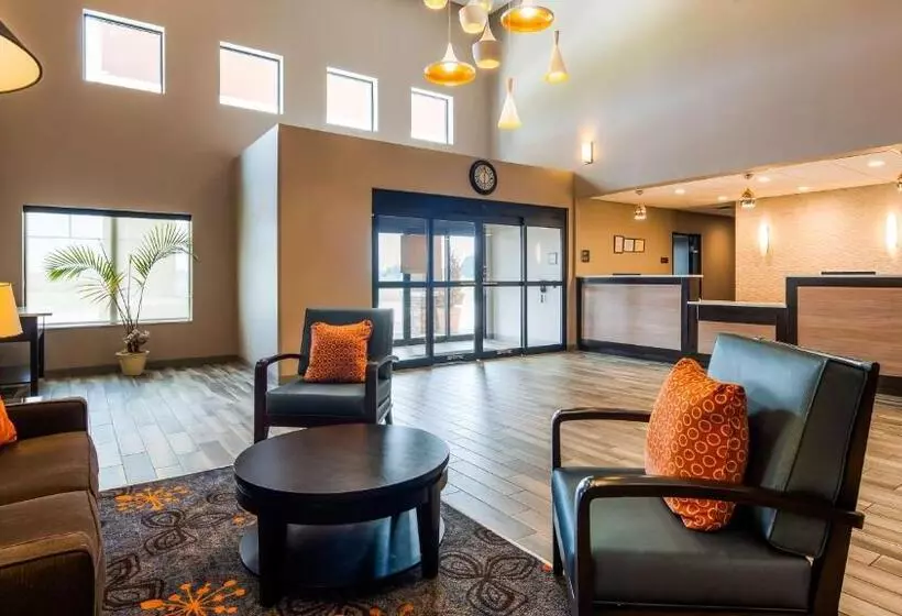 Hotelli Wyndham Garden New Roads / False River