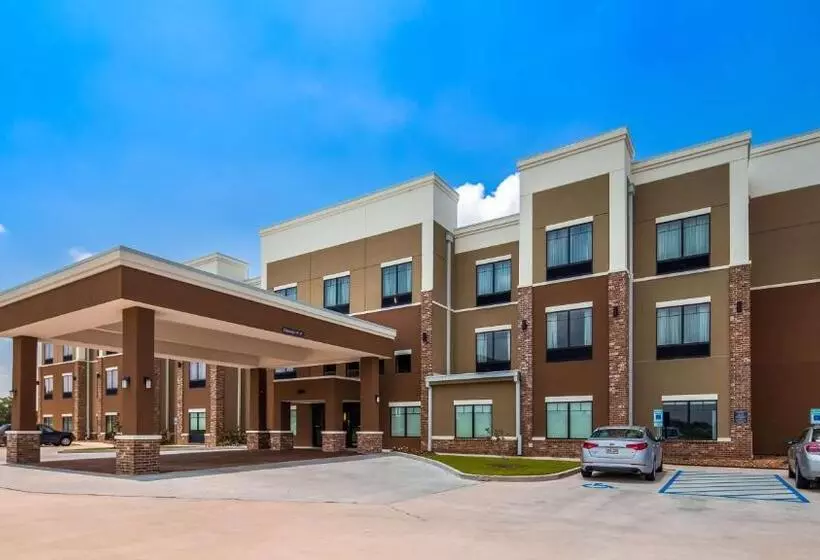 Hotelli Wyndham Garden New Roads / False River