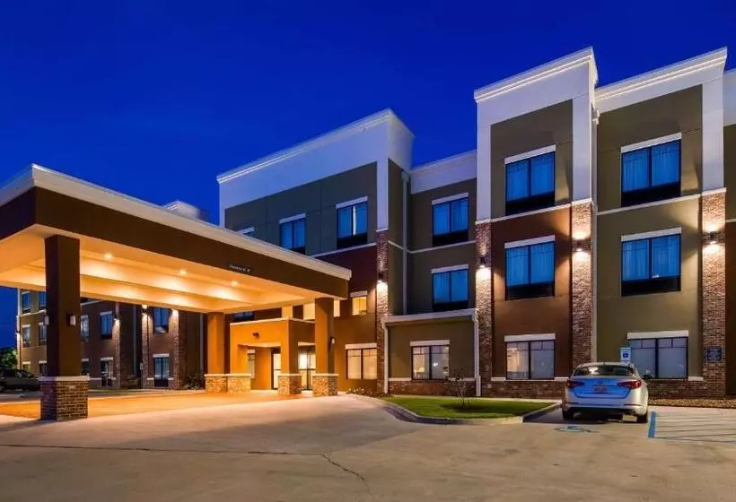 Hotelli Wyndham Garden New Roads / False River