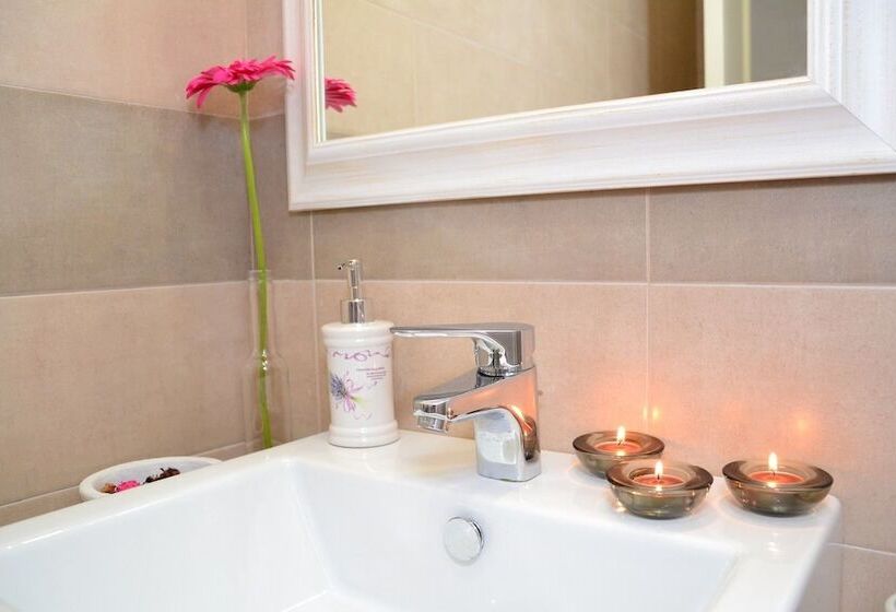 هتل Dimora Delle Rondini