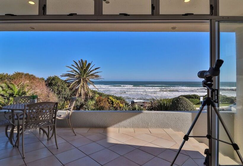 בית מלון כפרי Hermanus Beachfront Lodge   Solar Power