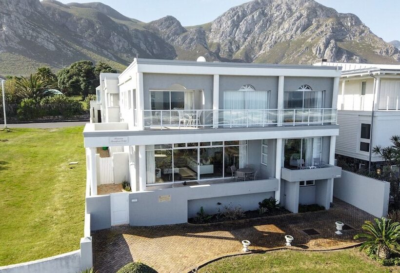 בית מלון כפרי Hermanus Beachfront Lodge   Solar Power