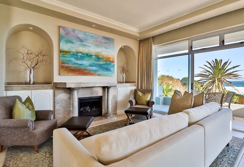 בית מלון כפרי Hermanus Beachfront Lodge   Solar Power