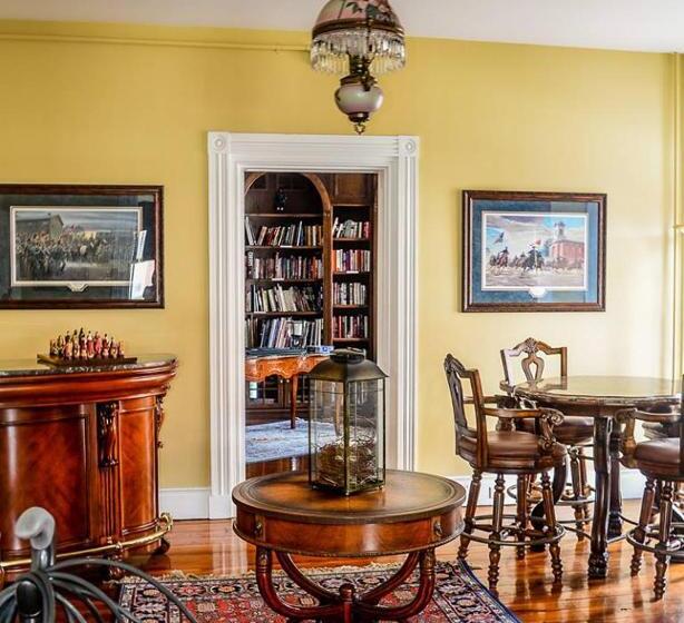 فندق The Swope Manor Bed & Breakfast