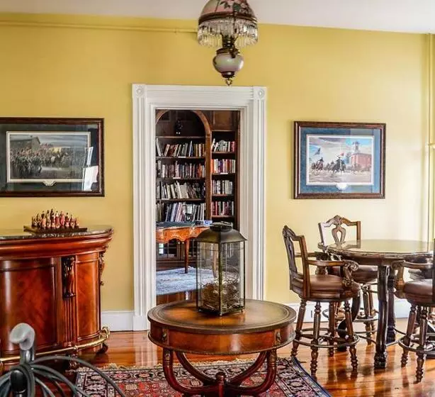 ホテル The Swope Manor Bed & Breakfast