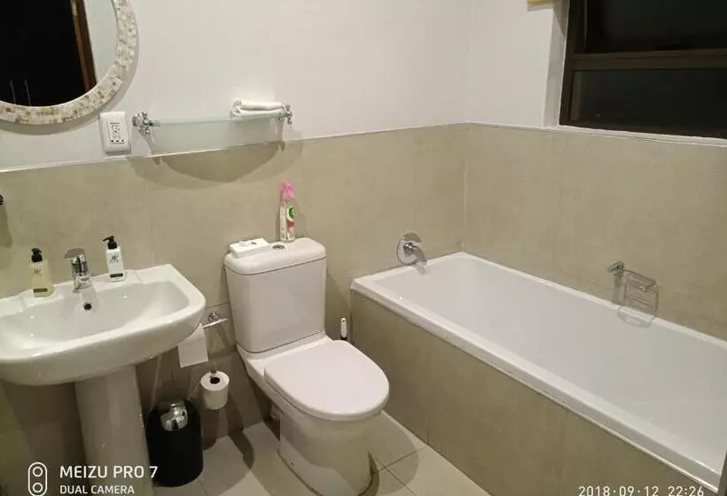 ペンション Sand River Guest House