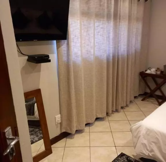 ペンション Sand River Guest House