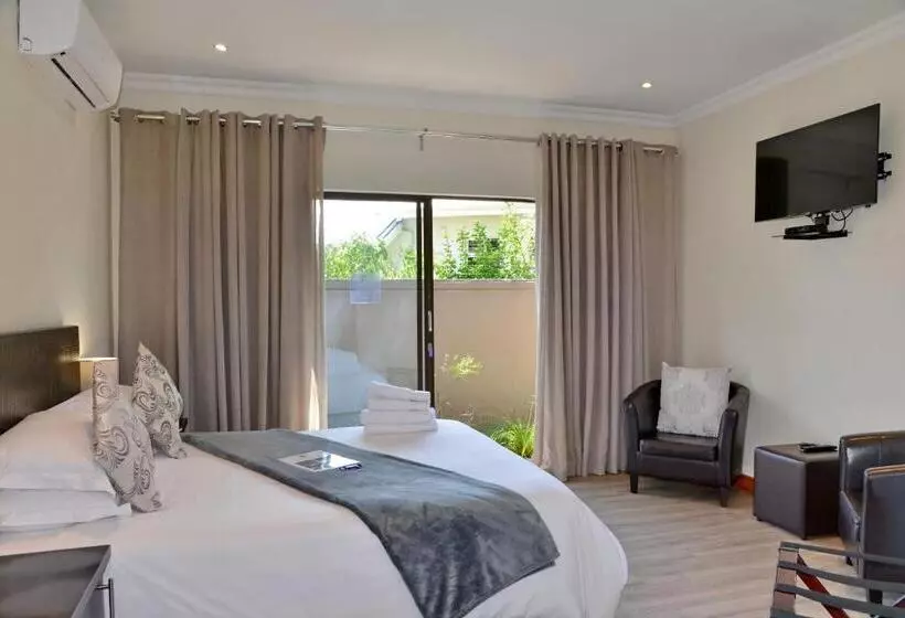 ペンション Sand River Guest House