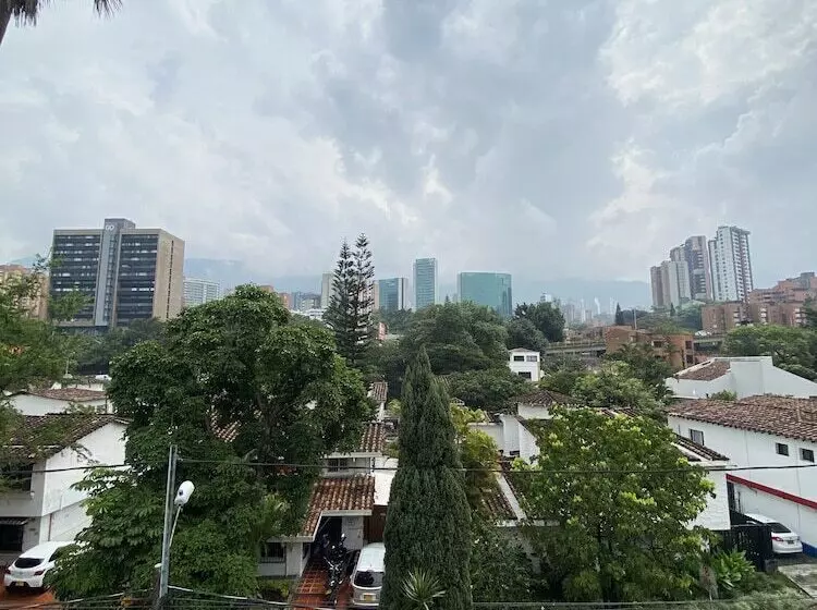 Hotelli Ayenda 1224 Pixel House