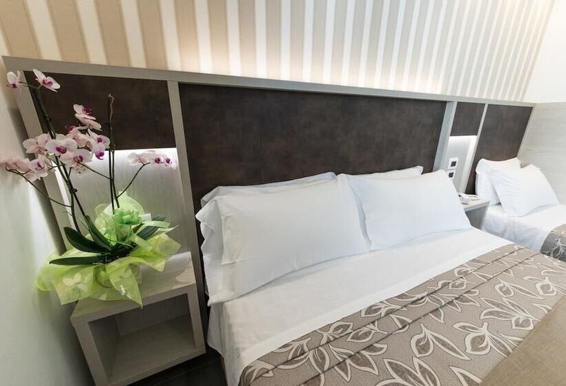 Отель Cavour Cesenatico