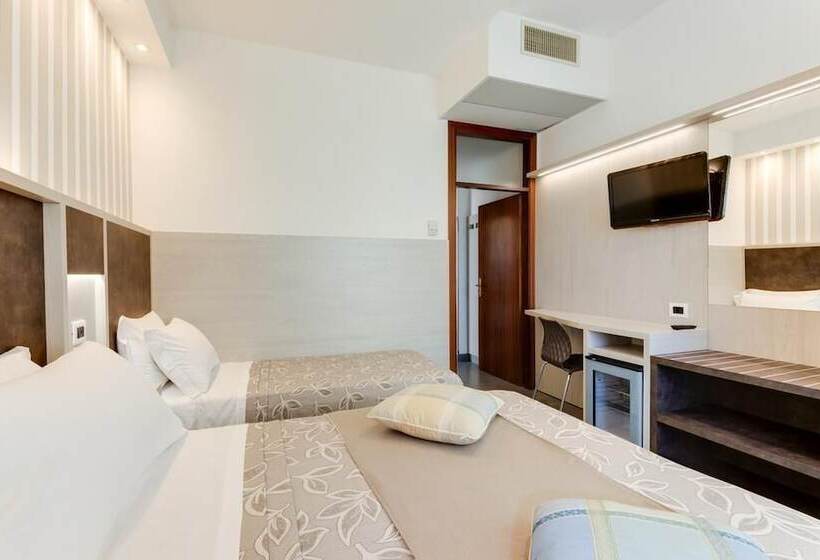 Отель Cavour Cesenatico