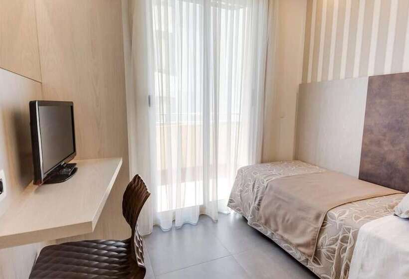 Отель Cavour Cesenatico