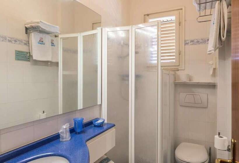 Отель Cavour Cesenatico