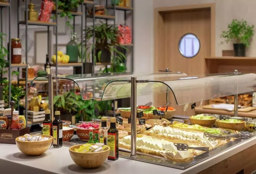 هتل Hilton Garden Inn Bucharest Old Town