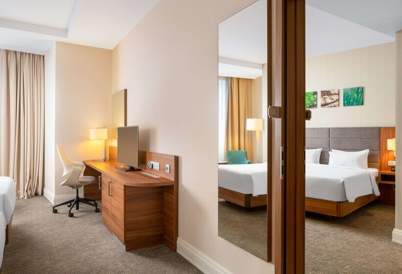 هتل Hilton Garden Inn Bucharest Old Town