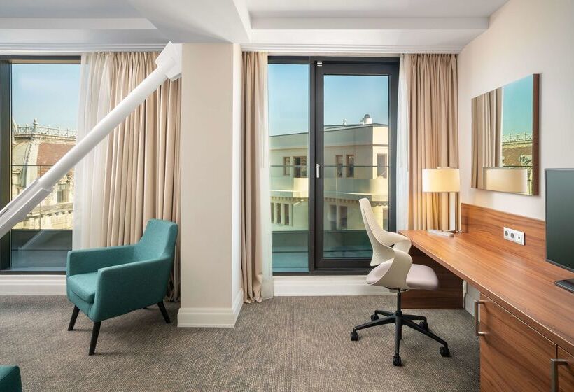 هتل Hilton Garden Inn Bucharest Old Town