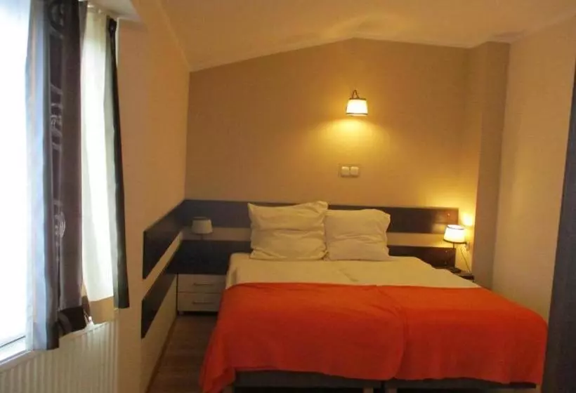 ホテル Pod Platanami