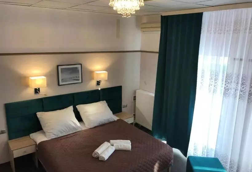 Hotelli & Restauracja Glass