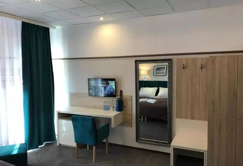 Hotelli & Restauracja Glass