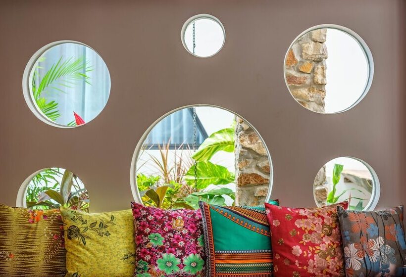 هتل The Secret Corner Unique Residence