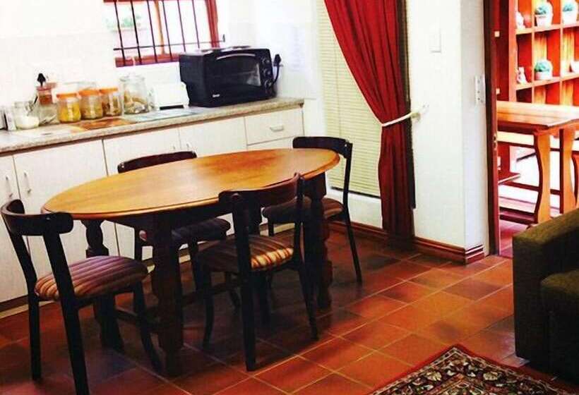 פנסיון Magnolia Place Guest Houses